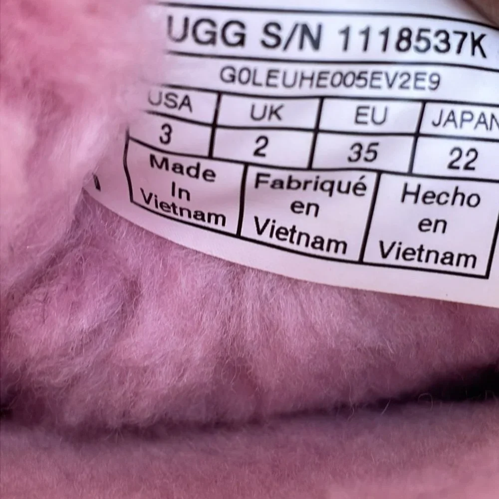 UGG Girls Bailey Bow II PInk Suede Sheepskin Boots Size 3